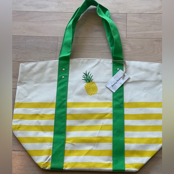 Tommy Bahama Handbags - Tommy Bahama pineapple tote & earrings